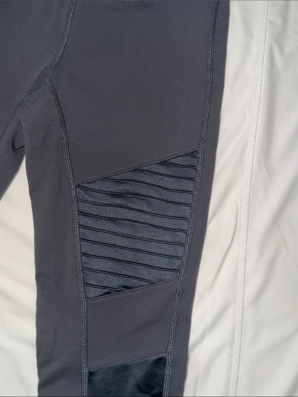 ALO Yoga Black Ribbed-Panel High-Waist Jeggings - Picture 6 of 8